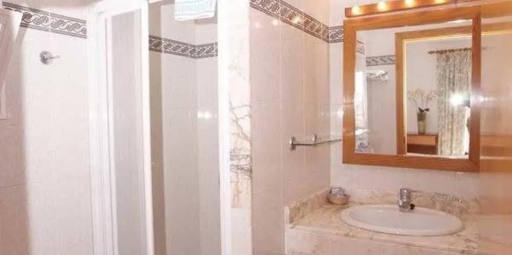 Hostal De La Caravel-La Cala d'Or  Guest house